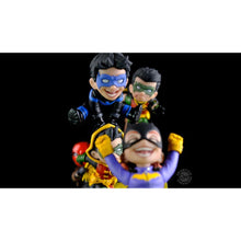 Load image into Gallery viewer, Gotham Rooftop Q-Master Diorama Figure