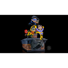 Load image into Gallery viewer, Gotham Rooftop Q-Master Diorama Figure