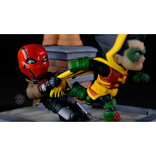 Load image into Gallery viewer, Gotham Rooftop Q-Master Diorama Figure
