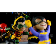 Load image into Gallery viewer, Gotham Rooftop Q-Master Diorama Figure
