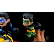 Load image into Gallery viewer, Gotham Rooftop Q-Master Diorama Figure
