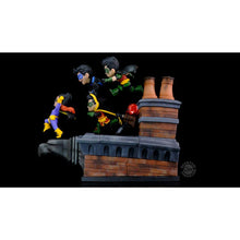 Load image into Gallery viewer, Gotham Rooftop Q-Master Diorama Figure
