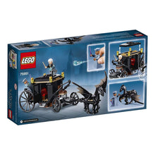 Load image into Gallery viewer, Grindelwald&#39;s Escape LEGO&reg; Set from Fantastic Beats: The Crimes of Grindelwald&trade;

