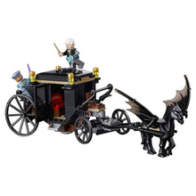 Load image into Gallery viewer, Grindelwald&#39;s Escape LEGO&reg; Set from Fantastic Beats: The Crimes of Grindelwald&trade;
