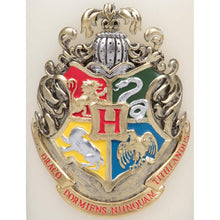 Load image into Gallery viewer, Harry Potter 6&quot; Hogwarts Sculpted Insignia Candle
