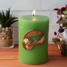 Load image into Gallery viewer, Harry Potter Golden Snitch&trade; Sculpted Insignia Candle
