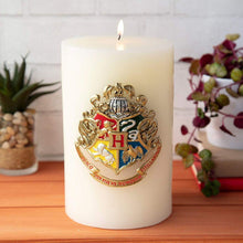 Load image into Gallery viewer, Harry Potter 8&quot; Hogwarts House Crest Insignia Sculpted Candle
